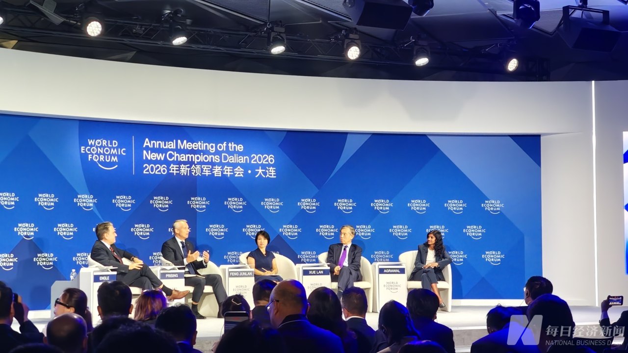 2026夏季达沃斯论坛｜对话世界500强NTT集团旗下高管：AI演进不是“独角戏”，基础设施、治理等需全球“协同演进”